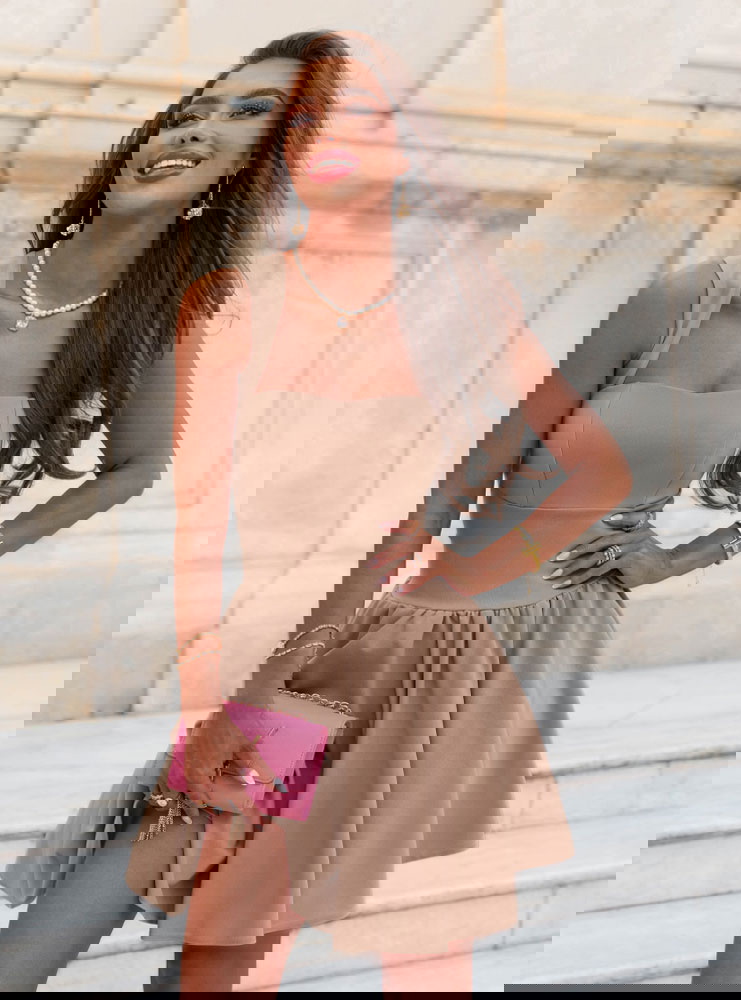 Rozkloszowana sukienka na ramiączkach...