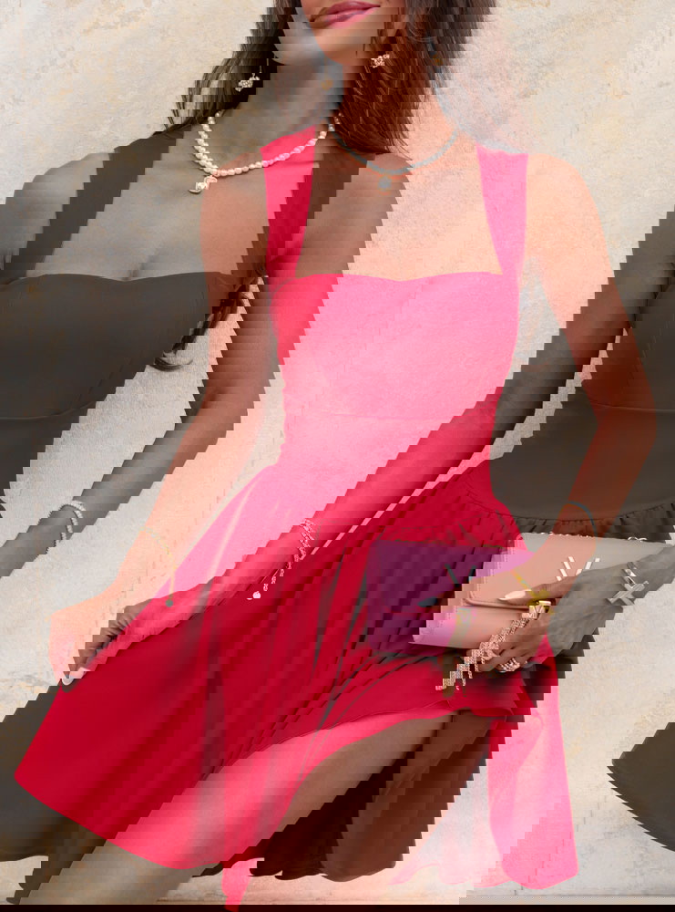 Malinowa rozkloszowana sukienka na...