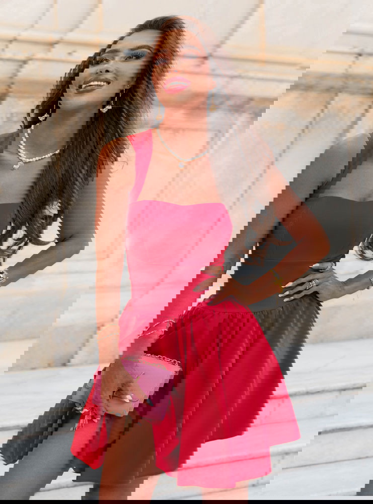 Malinowa rozkloszowana sukienka na...