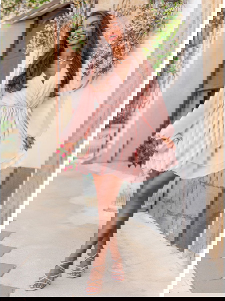 Pudrowa szyfonowa sukienka... 2