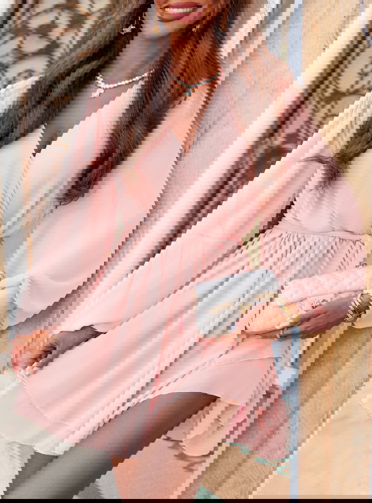 Pudrowa szyfonowa sukienka mini z...