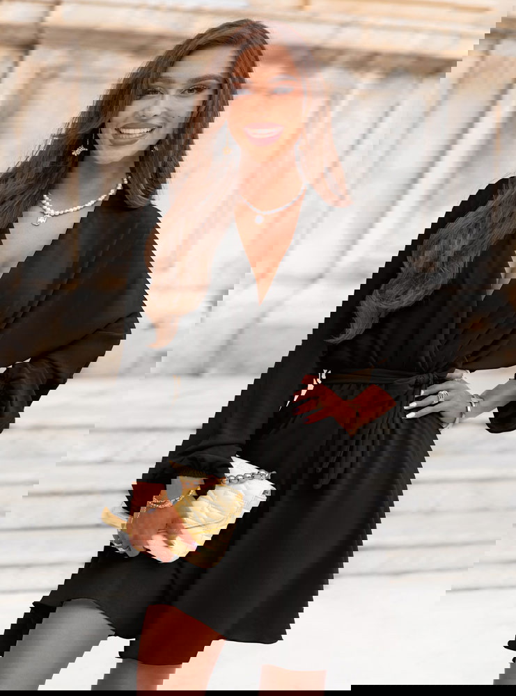 Czarna sukienka mini z przekładanym...