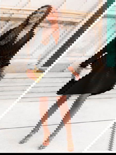 Czarna sukienka mini z... 2