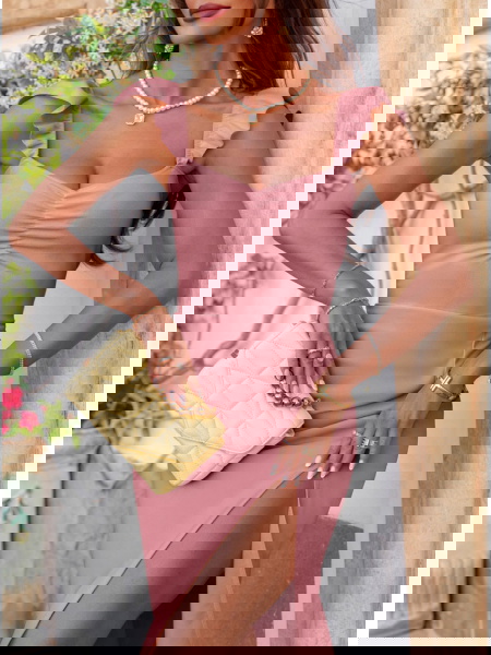 Sukienka z rozcięciem... 2