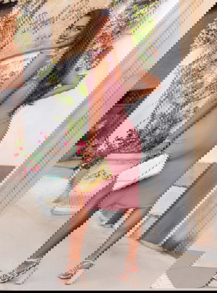 Sukienka z rozcięciem Nunzia - brudny...