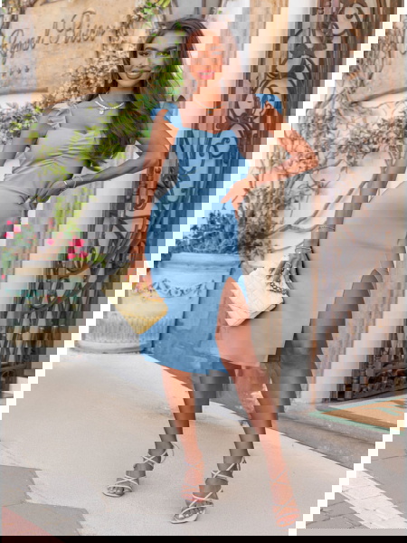 Błękitna sukienka z... 2