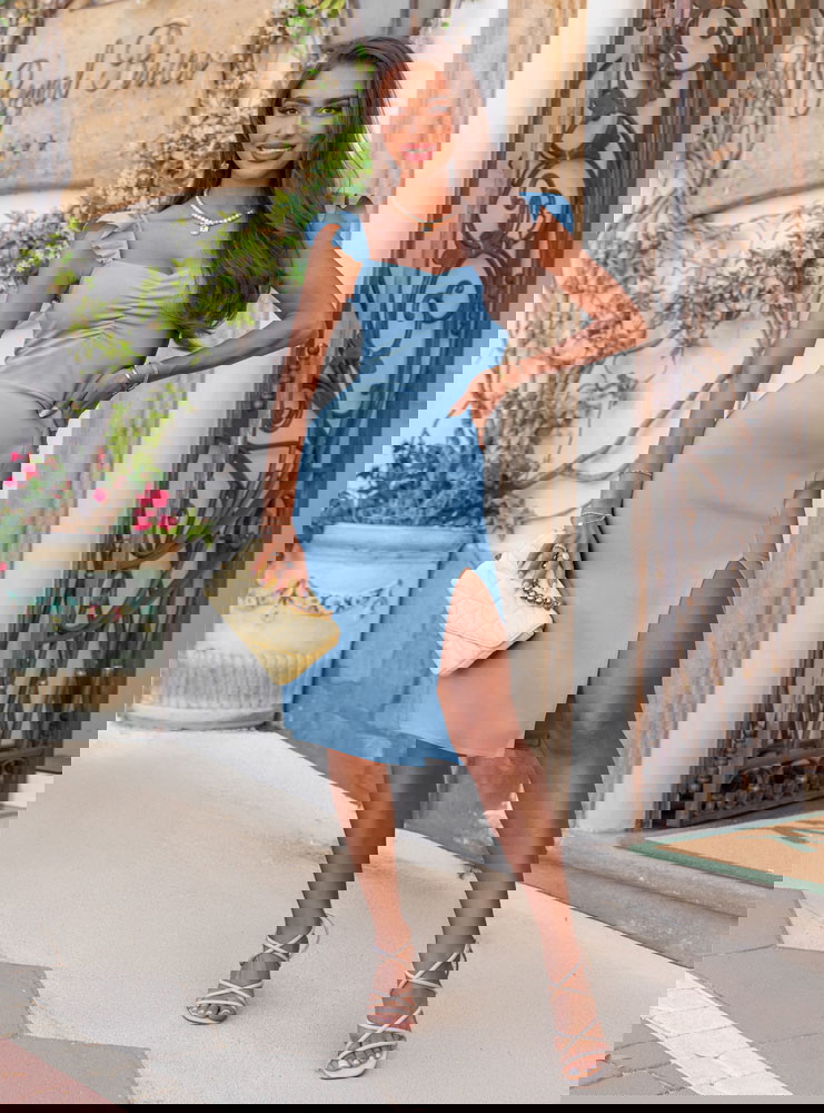 Błękitna sukienka z rozcięciem Nunzia