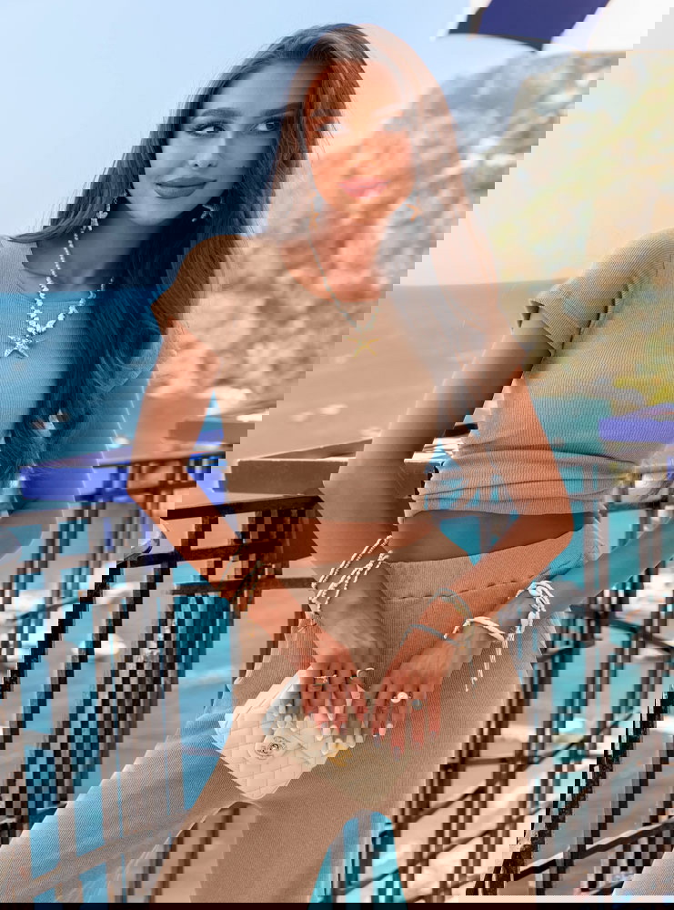 Beżowy komplet prążkowany bluzka i...