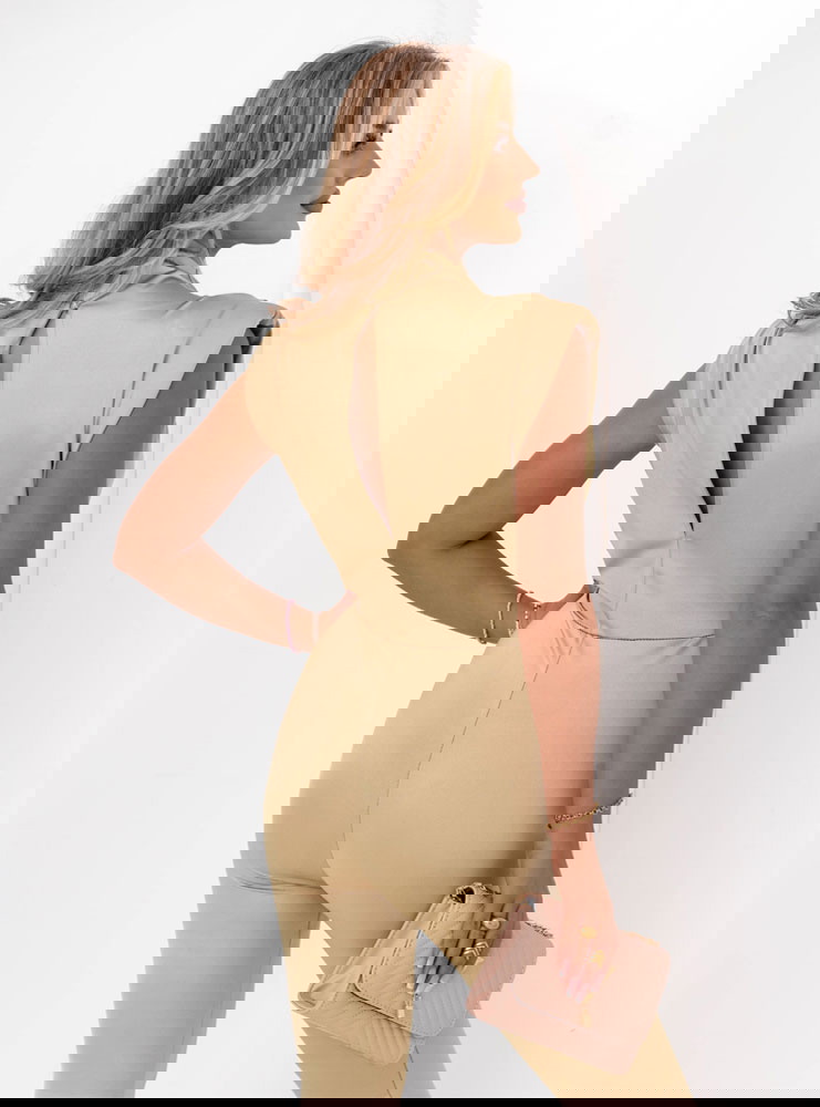 Beżowy dopasowany kombinezon Kimbery