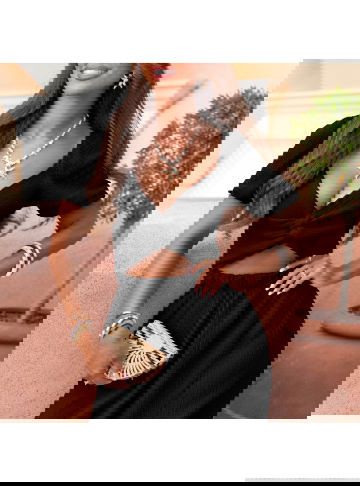 Czarna muślinowa sukienka midi z...