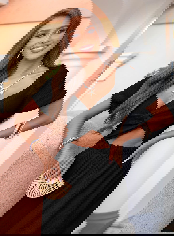 Czarna muślinowa sukienka midi z...