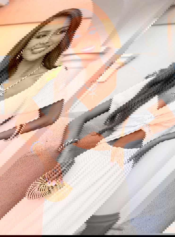 Biała muślinowa sukienka midi z...