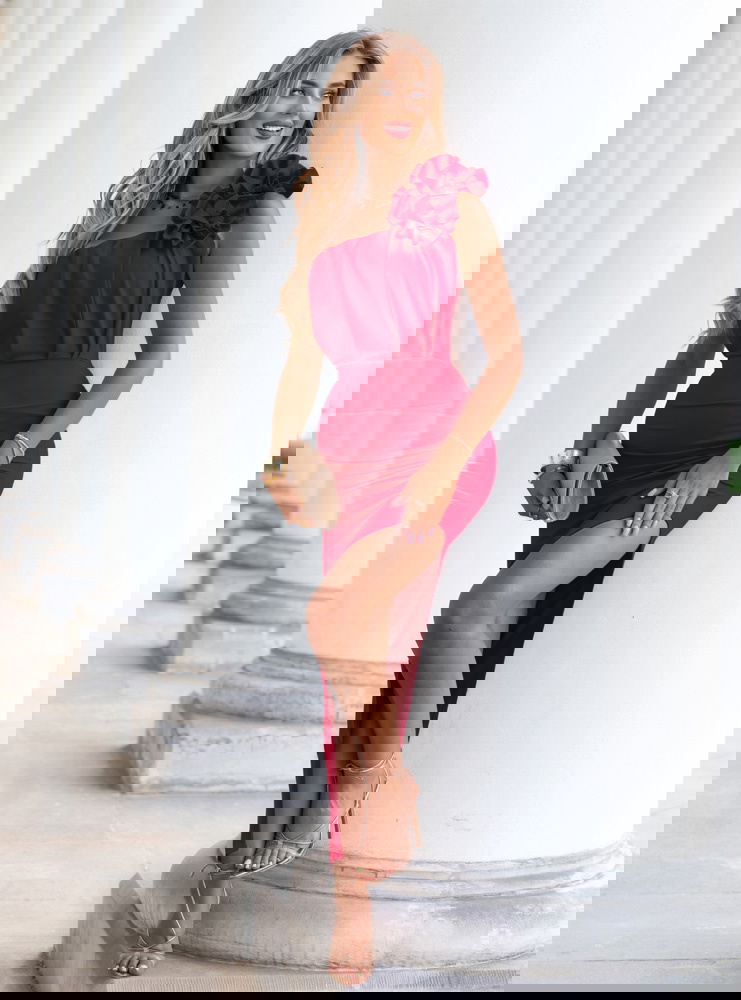 Malinowa długa sukienka na jedno...