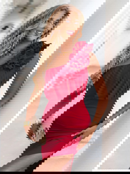 Malinowa długa sukienka na... 2