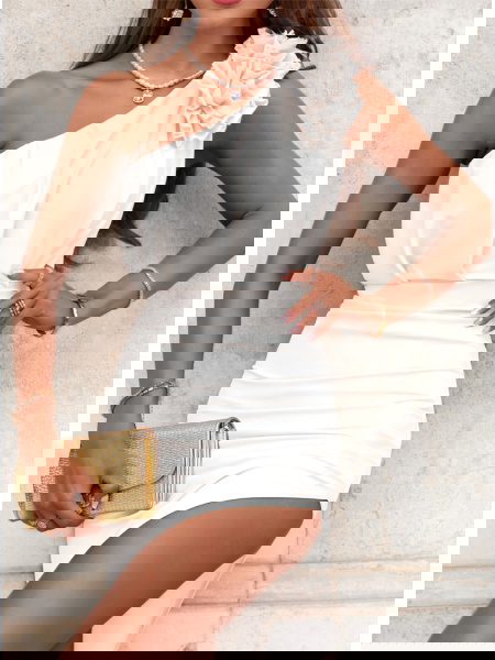 Biała długa sukienka na... 2