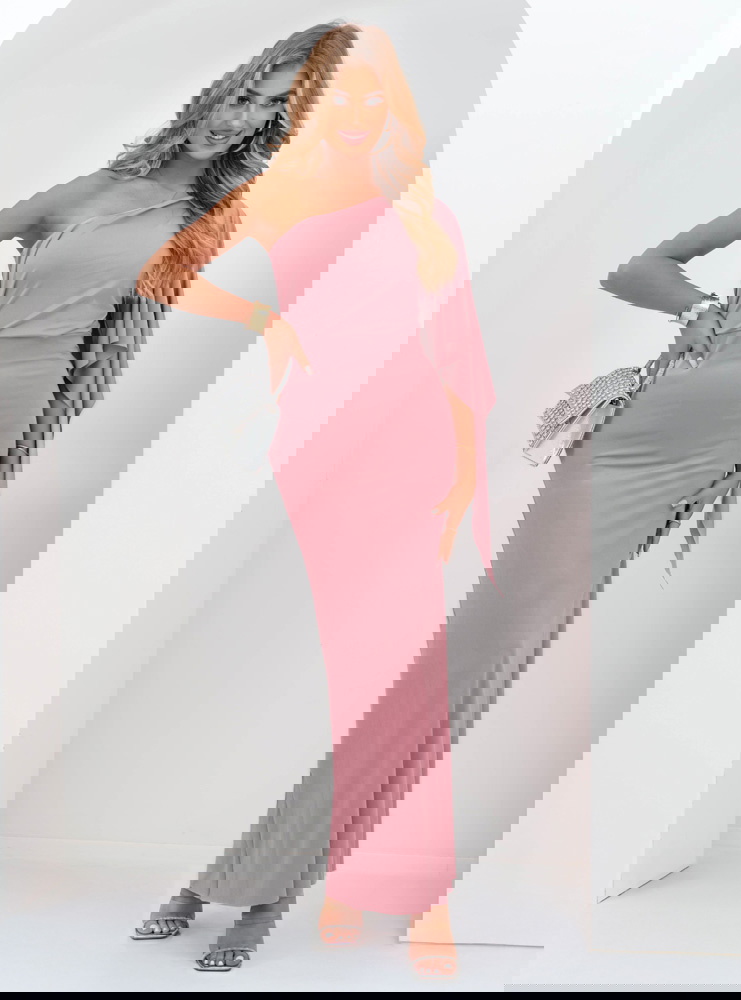 Sukienka na jedno ramię z rozcięciem...