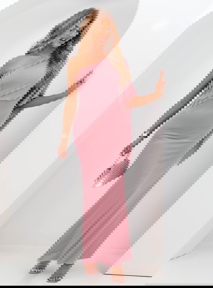 Sukienka na jedno ramię z rozcięciem...