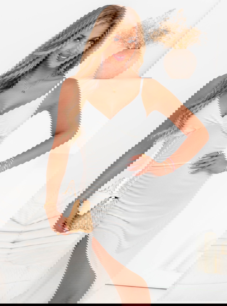 Biała sukienka na ramiączkach z...