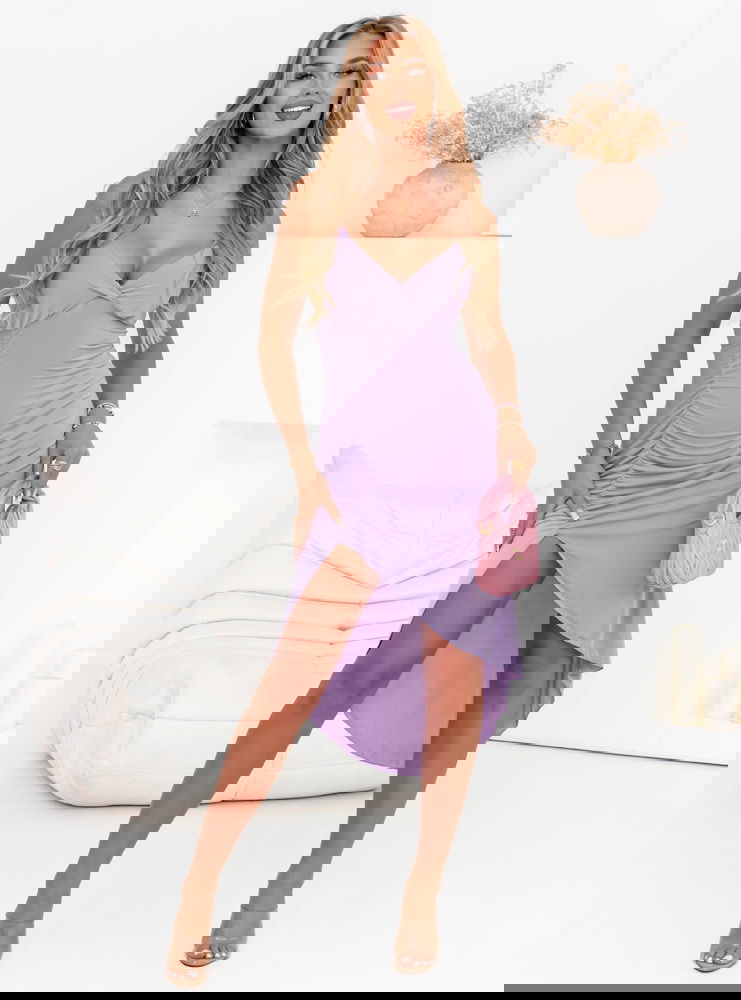 Liliowa sukienka na ramiączkach z...