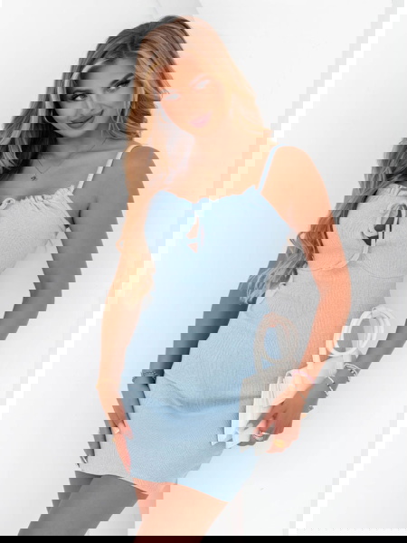 Błękitna sukienka... 2