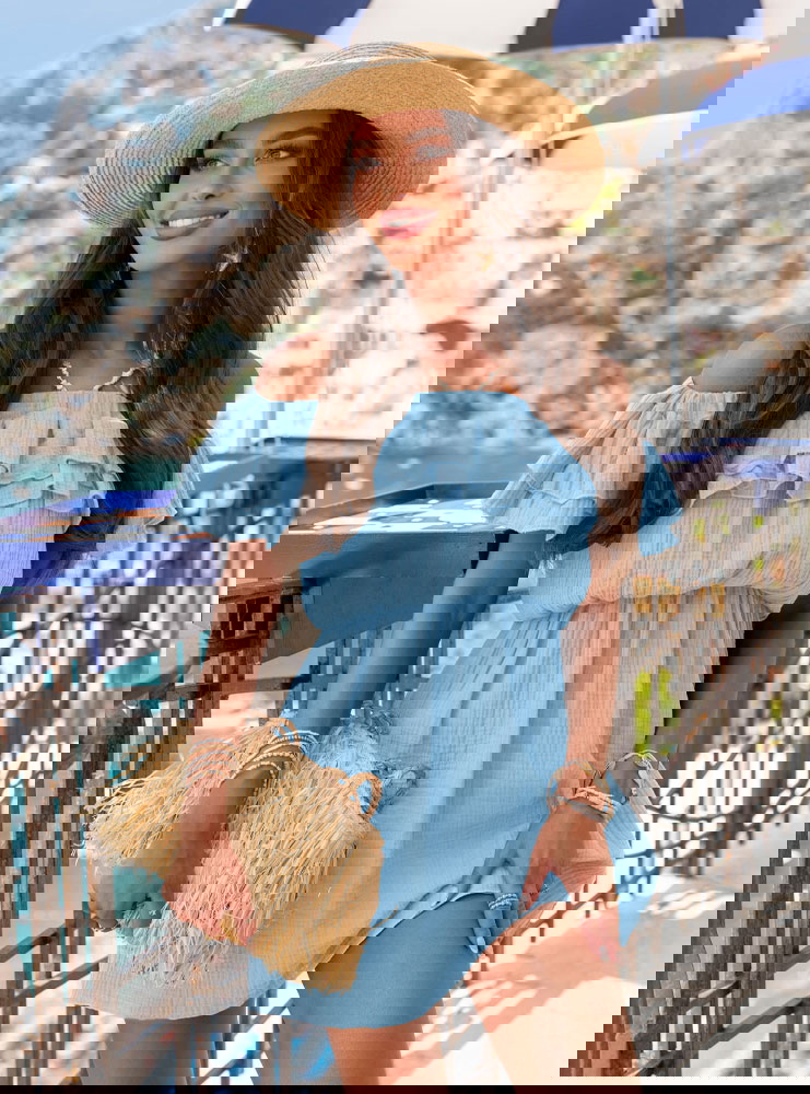 Błękitna sukienka mini typu hiszpanka...