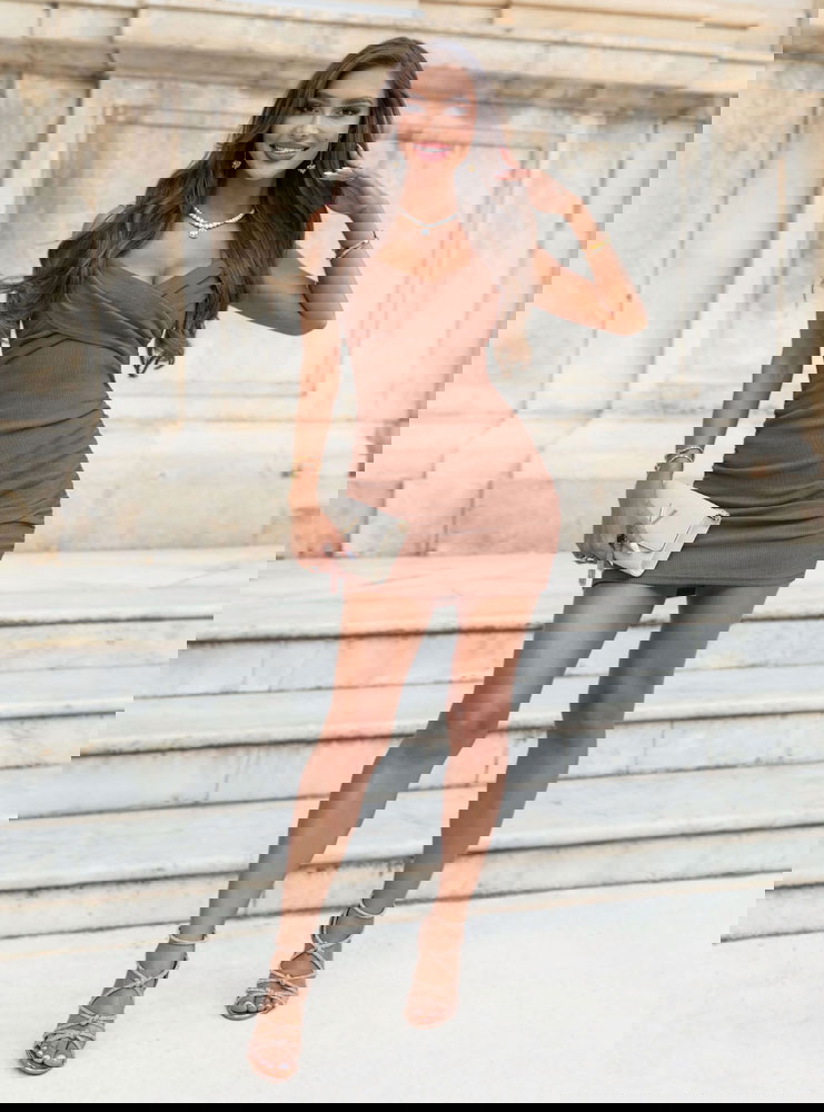 Prążkowana sukienka na ramiączkach...