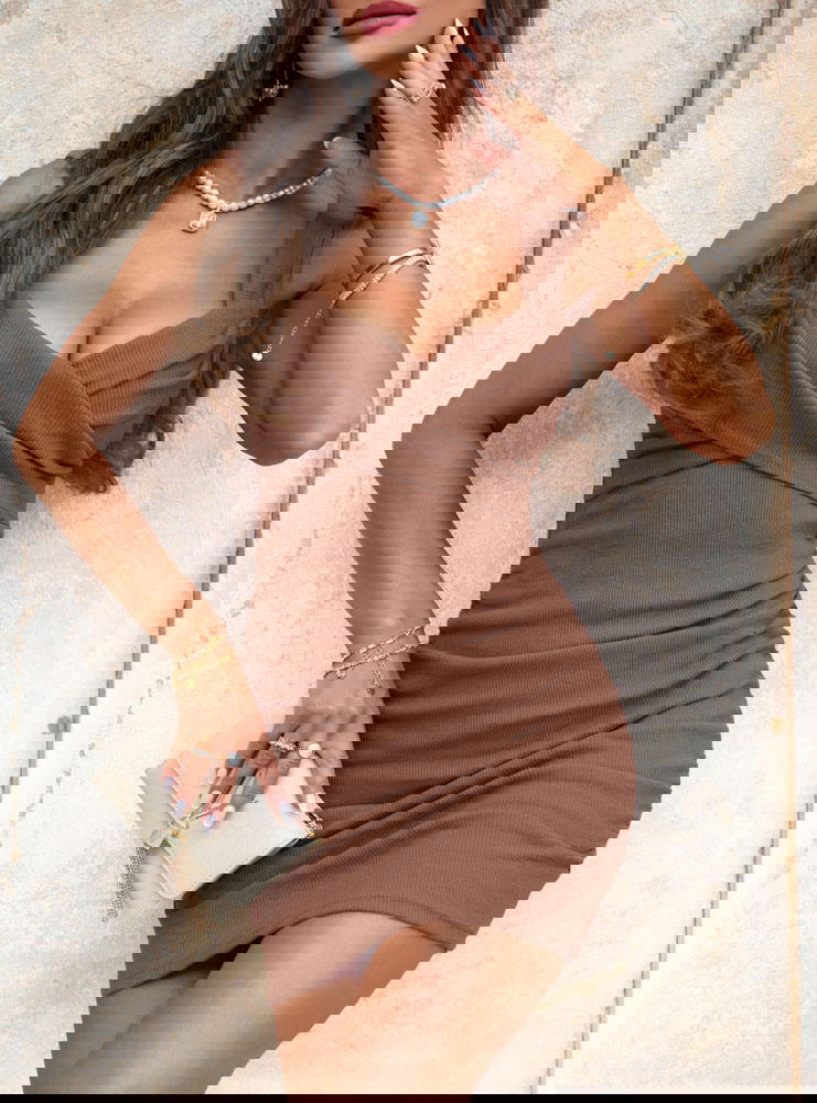 Prążkowana sukienka na ramiączkach...