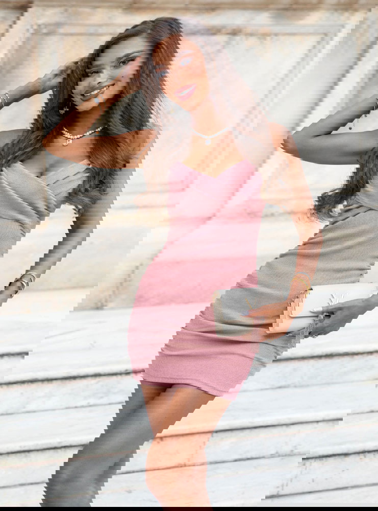 Prążkowana sukienka na ramiączkach...