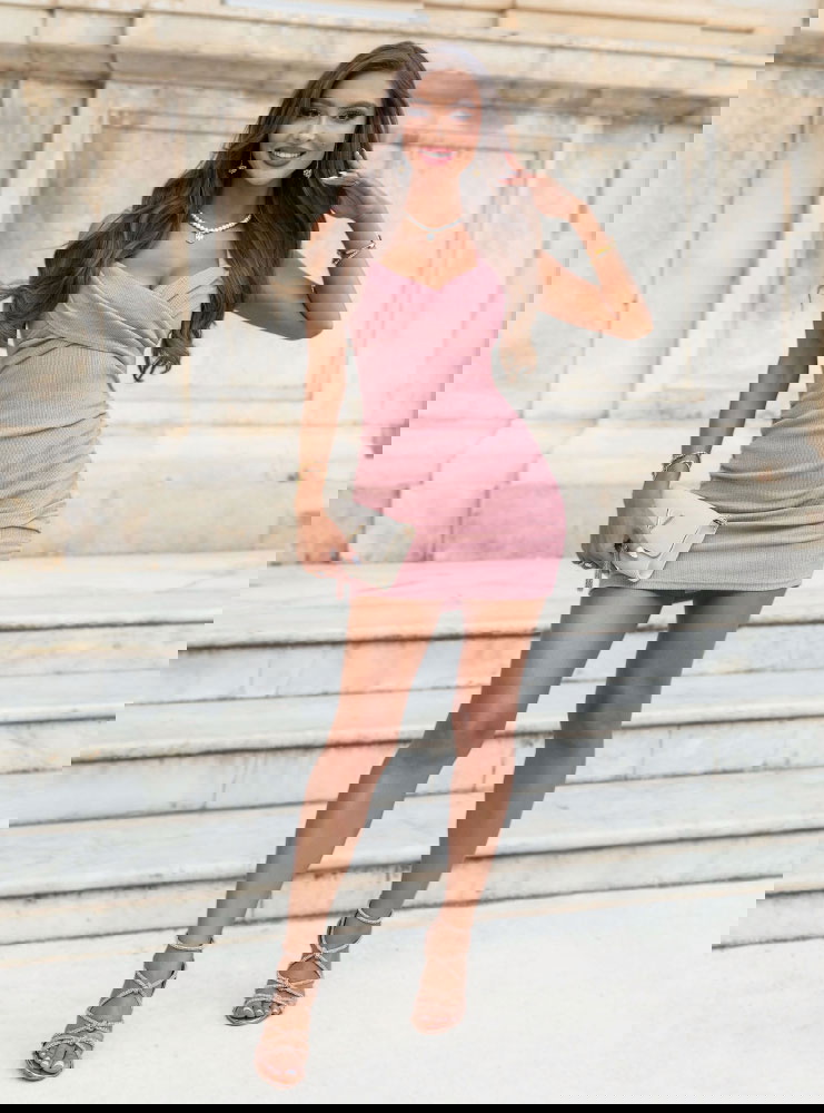 Prążkowana sukienka na ramiączkach...