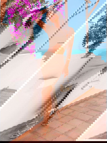 Beżowy komplet krótki top +...