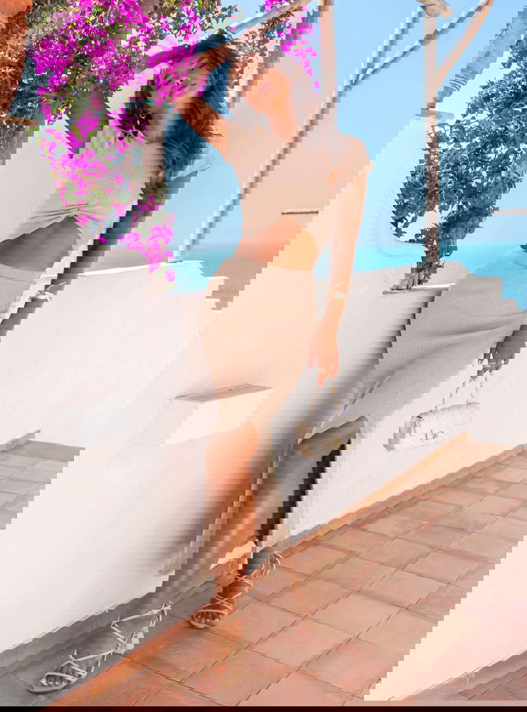 Beżowy komplet krótki top + spódnica...