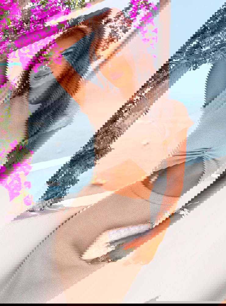 Beżowy komplet krótki top + spódnica...