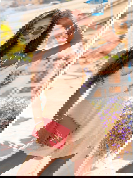 Jasnobeżowy kombinezon jak... 2