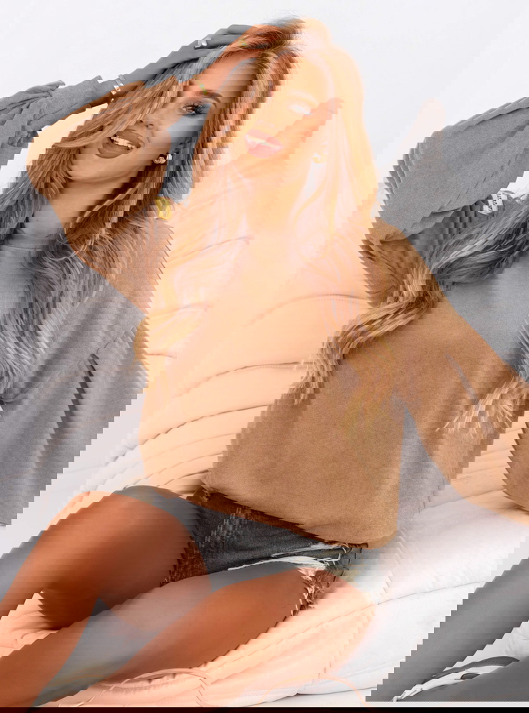 Beżowa bluza oversize z ozdobną...