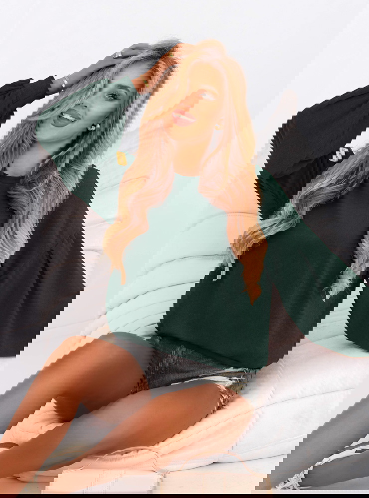 Bluza oversize z ozdobną naszywką...