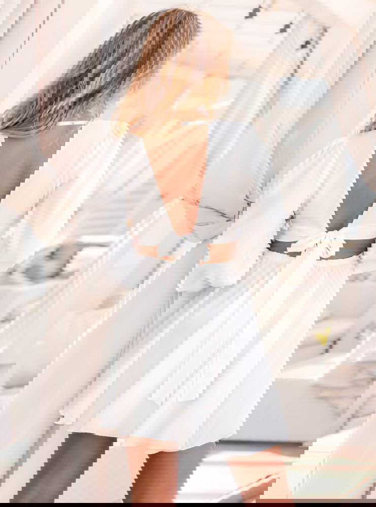 Biała sukienka rozkloszowana z...