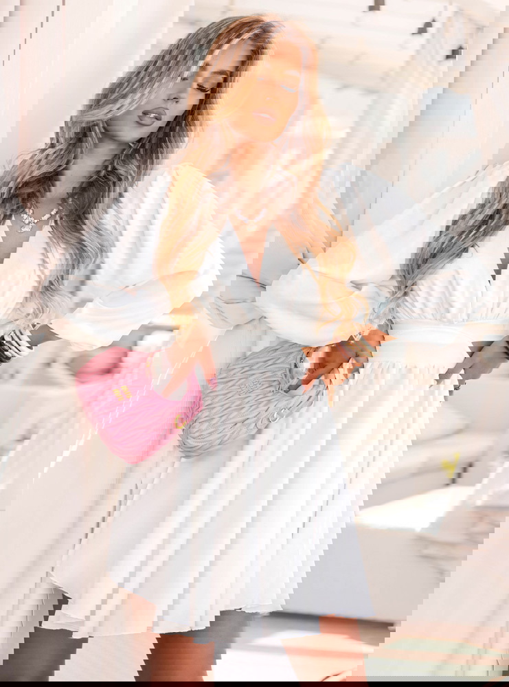 Biała sukienka rozkloszowana z...