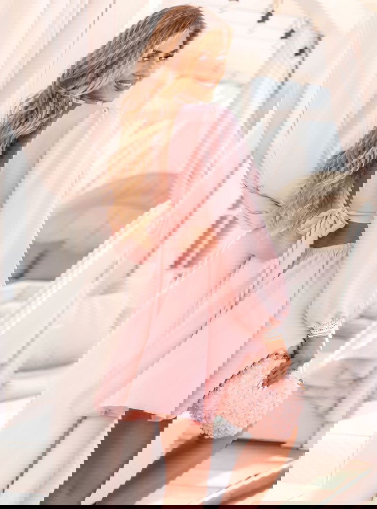 Pudrowa sukienka rozkloszowana z...