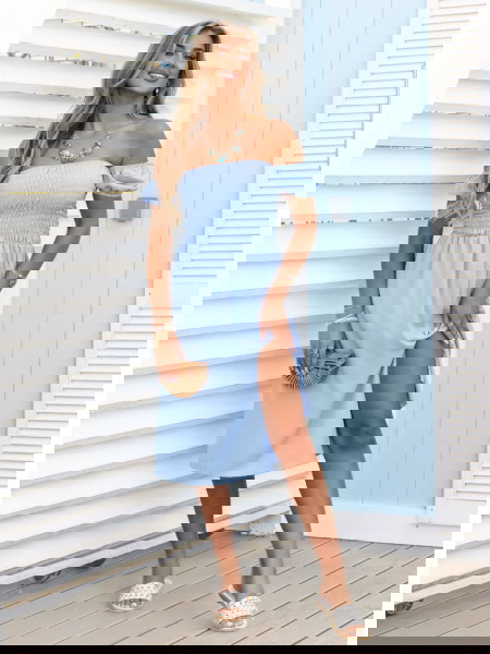 Błękitna sukienka midi typu... 2