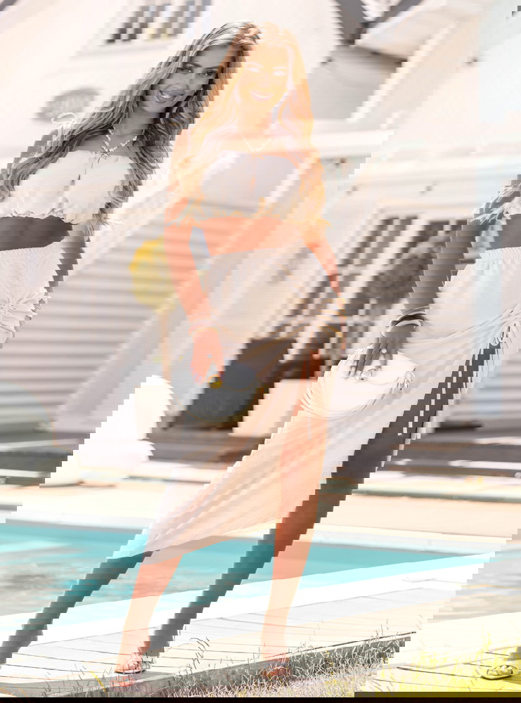 Beżowy komplet top i spódnica z...