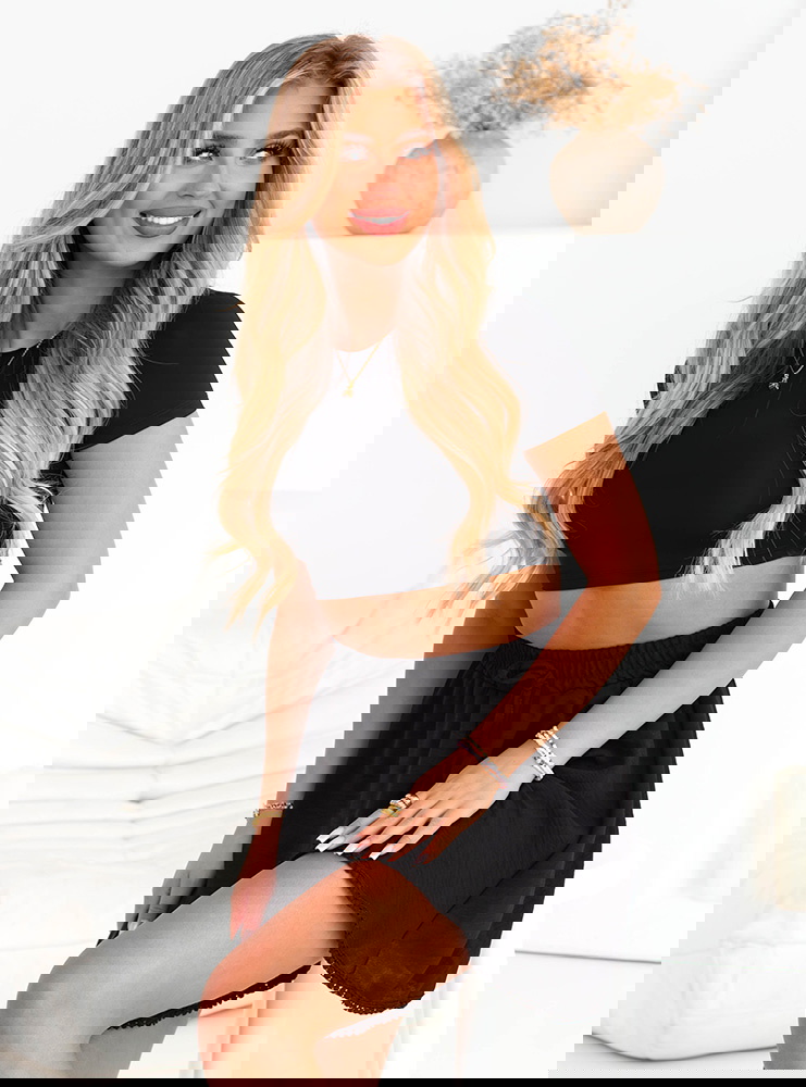 Czarne spodenki z ozdobnym dołem Huachi