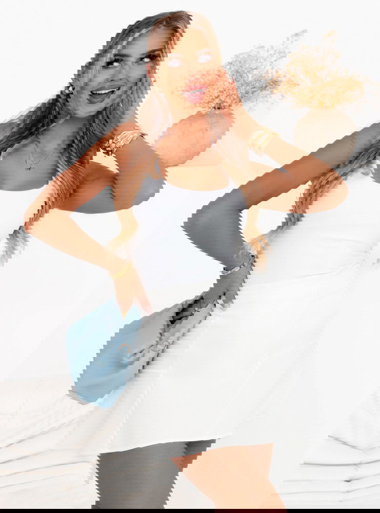 Biała rozkloszowana spódniczka mini...