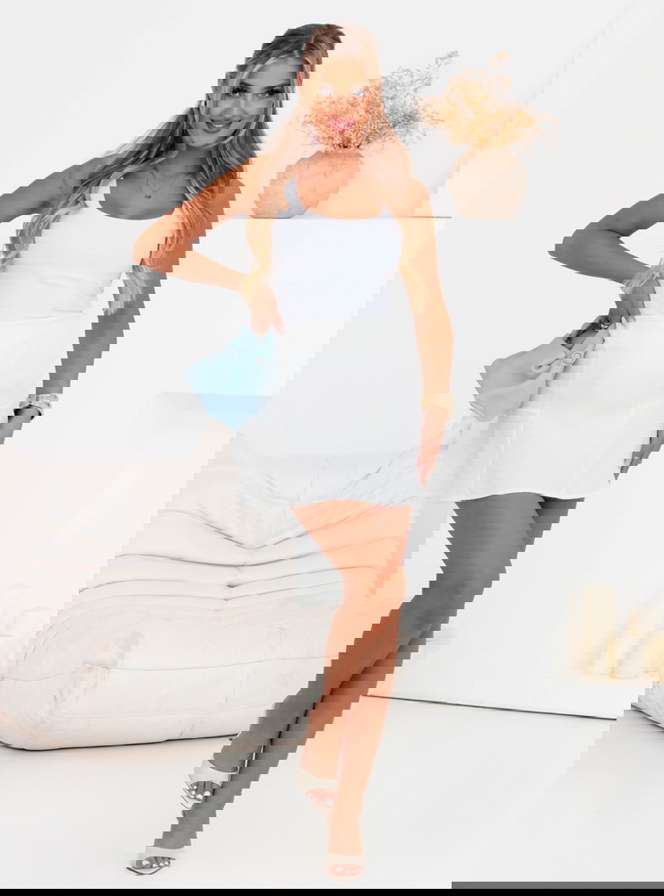 Biała rozkloszowana spódniczka mini...