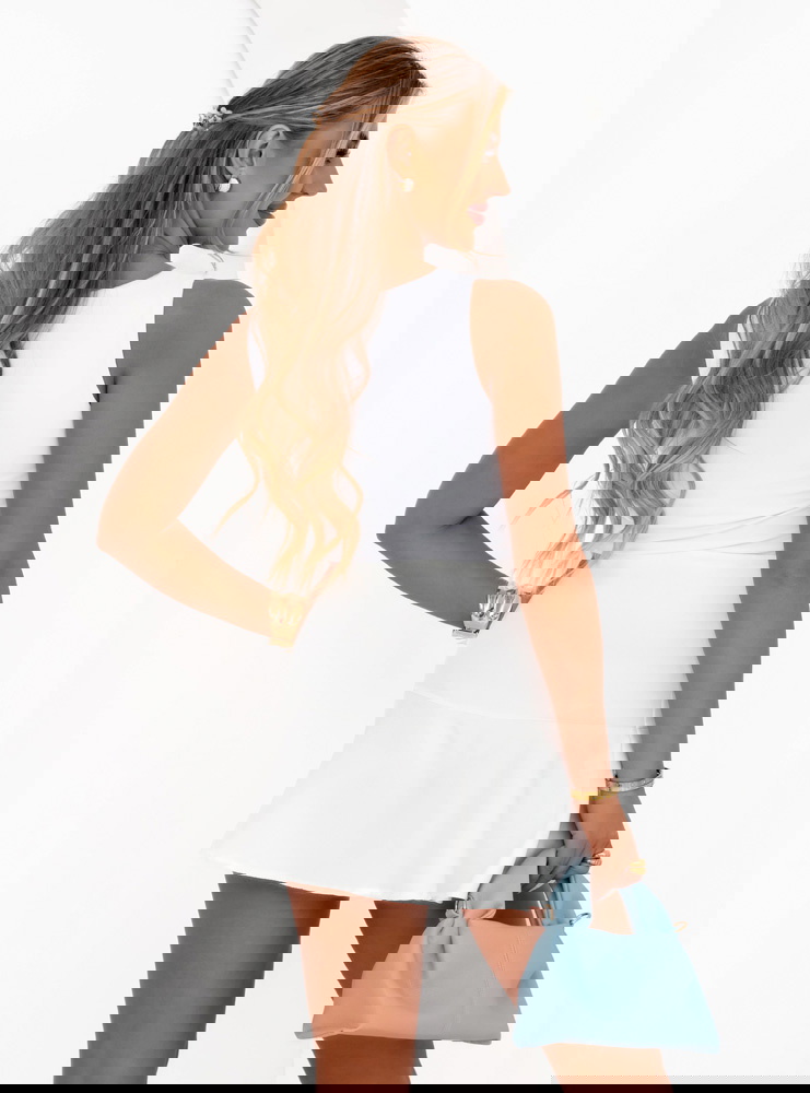 Biała rozkloszowana spódniczka mini...