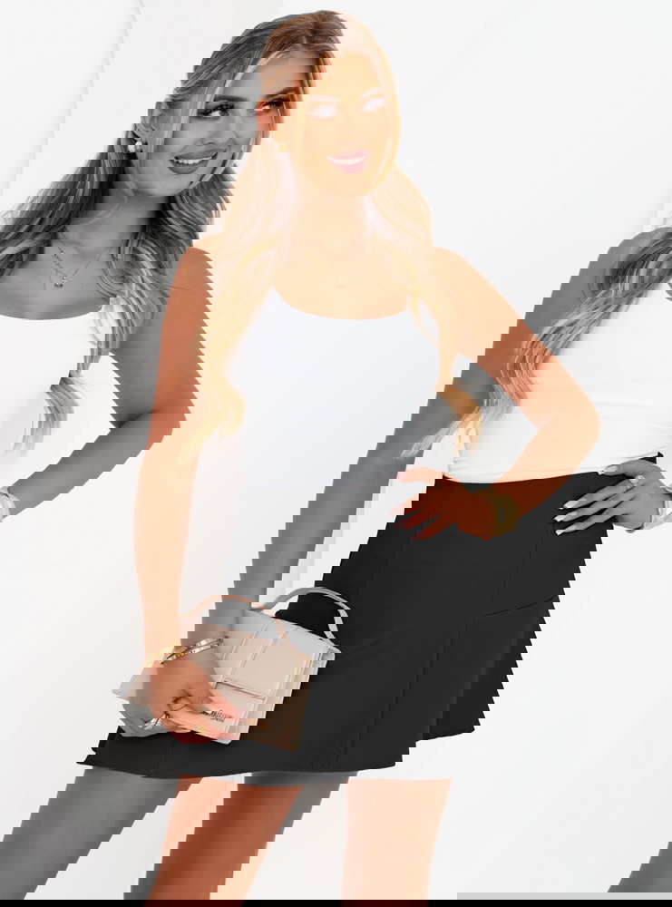 Czarna rozkloszowana spódniczka mini...