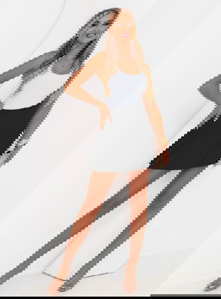 Czarna rozkloszowana spódniczka mini...