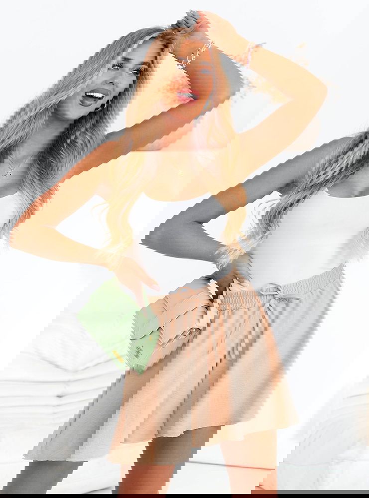 Beżowe spodenki jak spódniczka Sakura