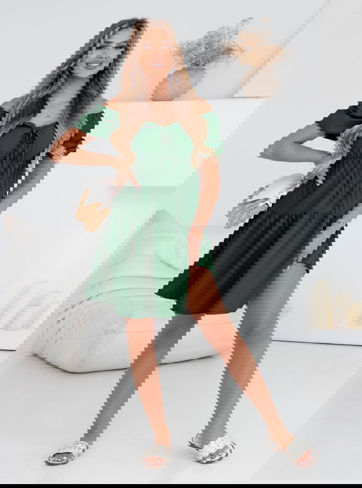 Sukienka mini z wiązanym dekoltem...