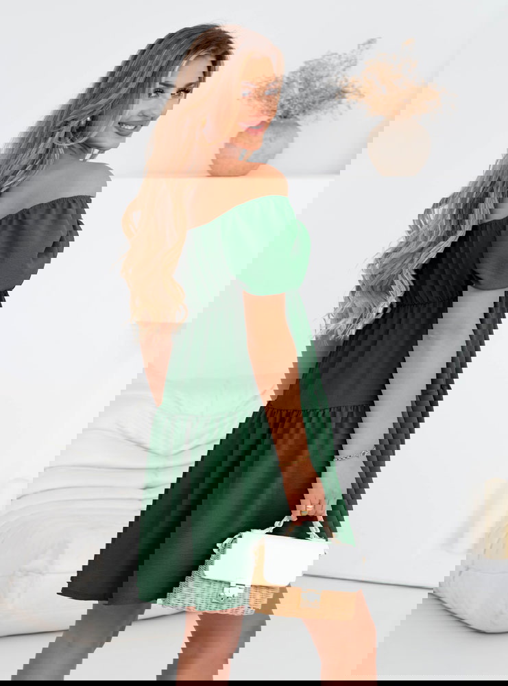 Sukienka mini z wiązanym dekoltem...