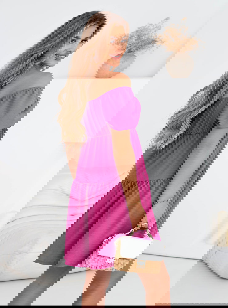 Sukienka mini z wiązanym dekoltem...